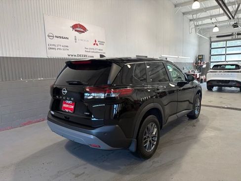 Used 2023 Nissan Rogue S AWD/4WD image 3