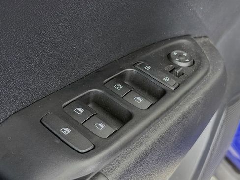 Used 2024 Hyundai Venue Limited image 21