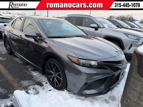 Used 2022 Toyota Camry SE w/ Carpet Mat Package (TMS) image 1