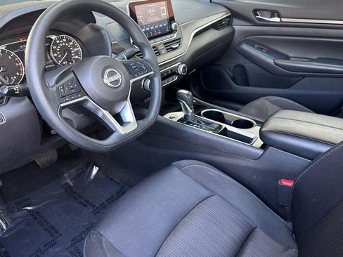 Used 2024 Nissan Altima 2.5 SV FWD image 4