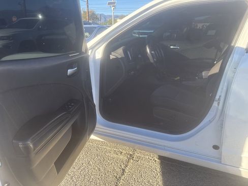 Used 2019 Dodge Charger SXT w/ Blacktop Package image 8