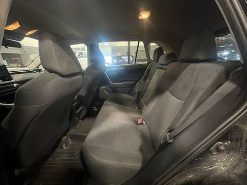 Used 2019 Toyota RAV4 LE AWD/4WD image 10
