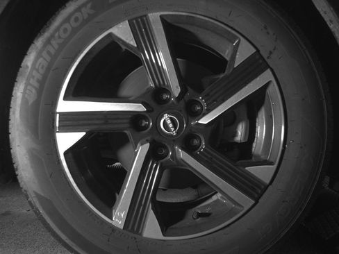 Used 2025 Nissan Sentra SV FWD image 13