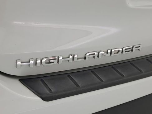 Used 2023 Toyota Highlander XLE image 8