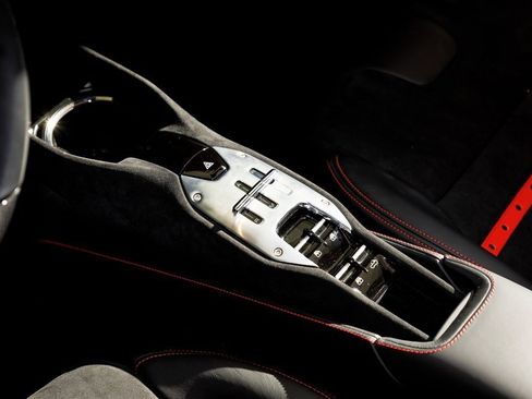 Used 2022 Ferrari SF90 Spider image 22