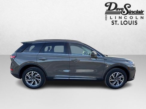 New 2026 Lincoln Corsair Premiere image 4