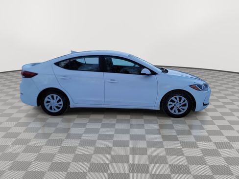 Used 2017 Hyundai Elantra SE image 9