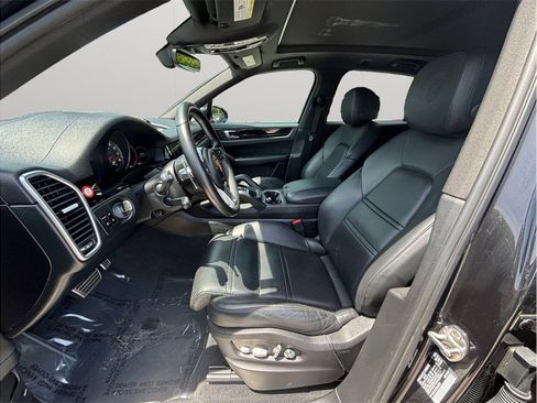 Used 2019 Porsche Cayenne S AWD/4WD image 2