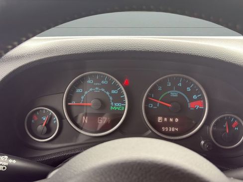 Used 2012 Jeep Wrangler Unlimited Rubicon AWD/4WD image 13