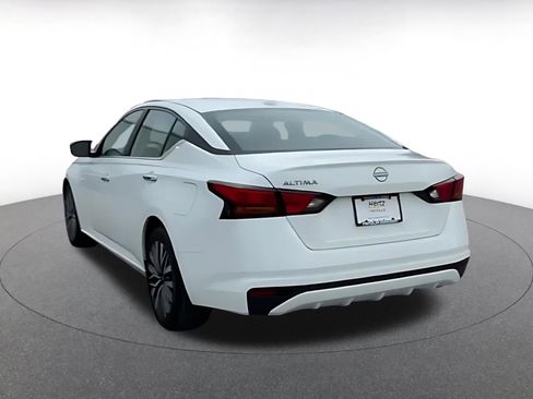Used 2025 Nissan Altima 2.5 SV image 11