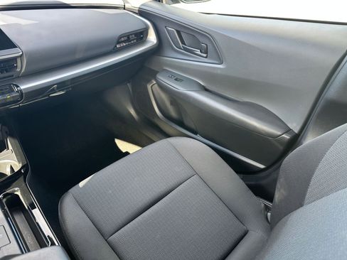 Used 2025 Toyota Prius LE image 33