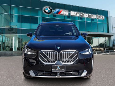 Used 2025 BMW X3 xDrive30i w/ Premium Package image 2