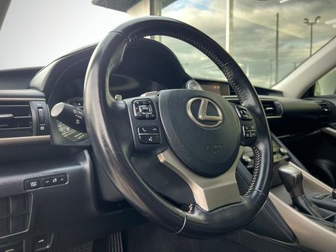 Used 2018 Lexus IS 300 image 37