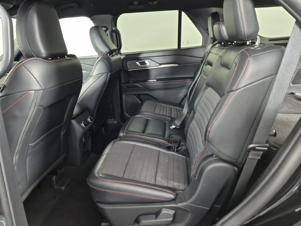 Used 2025 Ford Explorer ST-Line w/ ST-Line Street Pack AWD/4WD image 30
