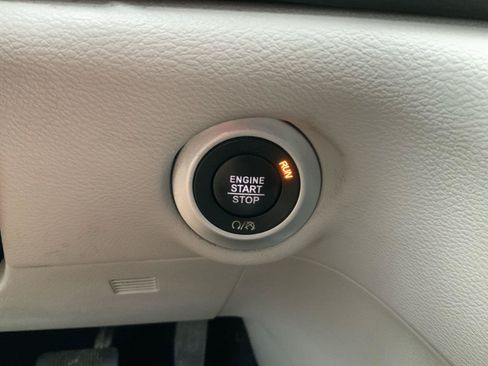 Used 2018 Chrysler Pacifica Touring Plus FWD image 36