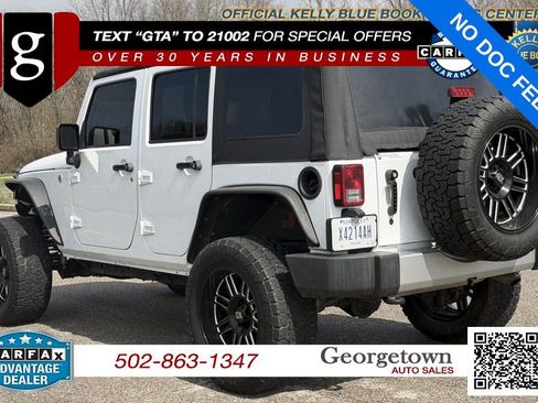 Used 2016 Jeep Wrangler Unlimited Sahara w/ Connectivity Group AWD/4WD image 32