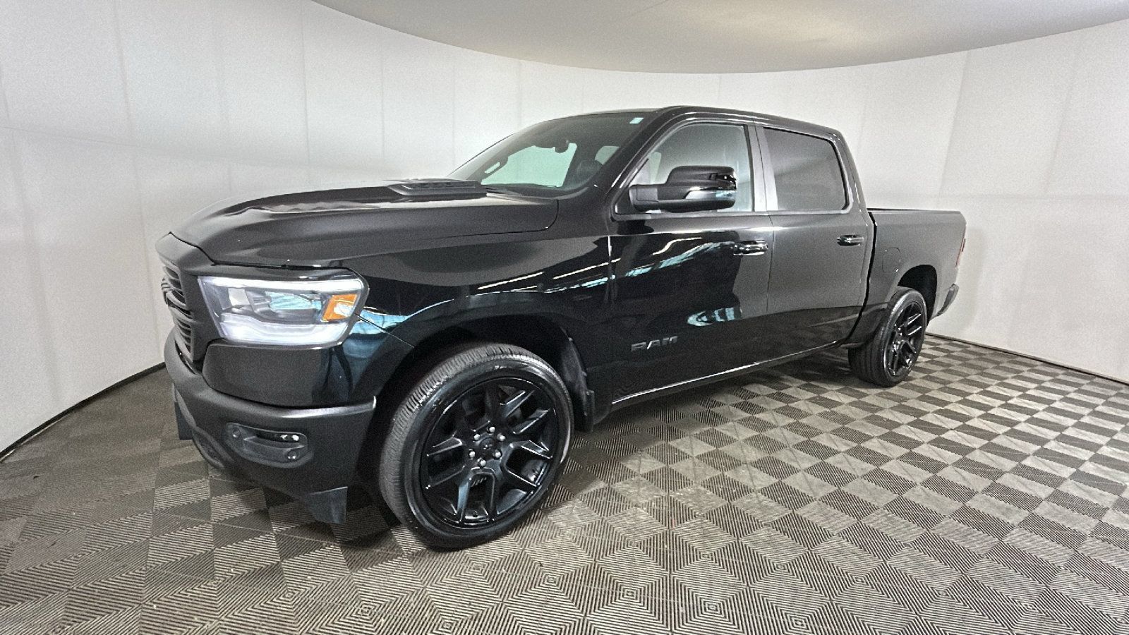 Used 2023 RAM 1500 Laramie AWD/4WD image 8