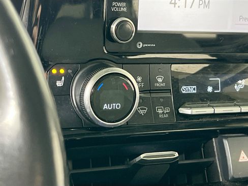 Used 2020 Toyota Highlander XLE image 19