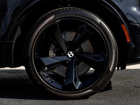 Used 2022 Bentley Bentayga image 26