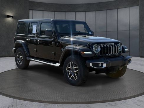 Used 2025 Jeep Wrangler Unlimited Sahara w/ Safety Group AWD/4WD image 9