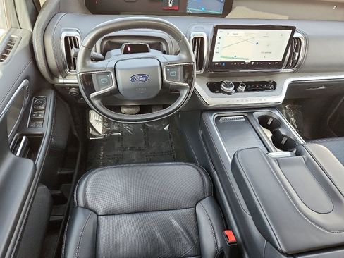 Used 2025 Ford Expedition Platinum AWD/4WD image 10