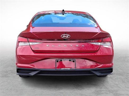 Used 2023 Hyundai Elantra SEL w/ Cargo Package image 5