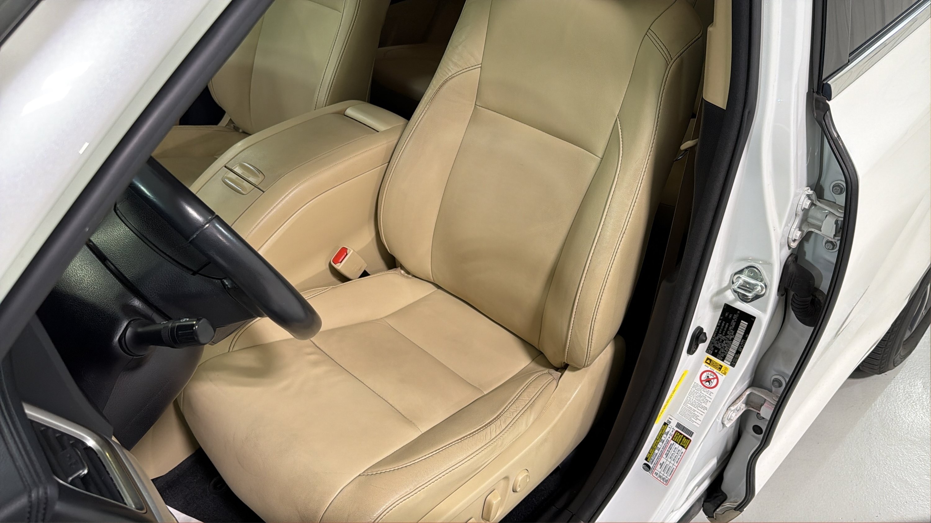 Used 2018 Toyota Highlander FWD V6 image 9