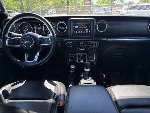 Used 2018 Jeep Wrangler Unlimited Sahara AWD/4WD image 15