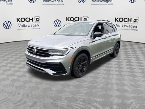 Used 2023 Volkswagen Tiguan SE R-Line AWD/4WD image 3
