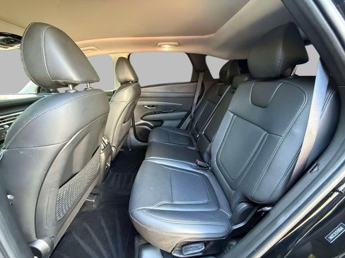 Used 2025 Hyundai Tucson Limited AWD/4WD image 17