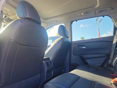 Used 2023 Nissan Rogue SV w/ SV Premium B Package FWD image 10