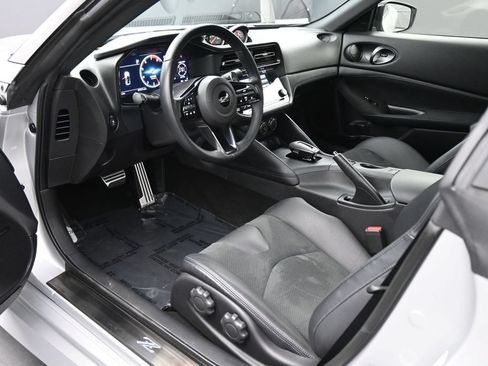 Used 2025 Nissan Z Performance w/ Floor Mat Package RWD image 2