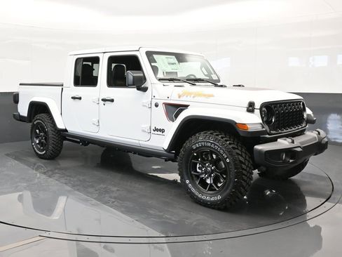Used 2024 Jeep Gladiator Sport image 8