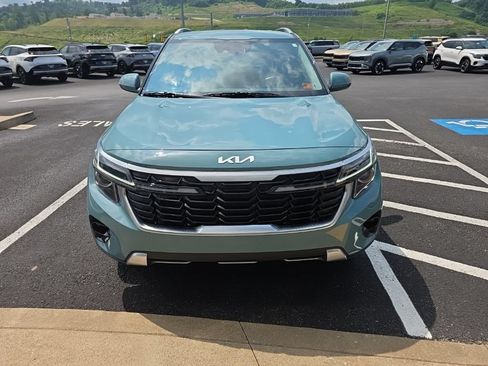 Used 2025 Kia Seltos EX AWD/4WD image 7