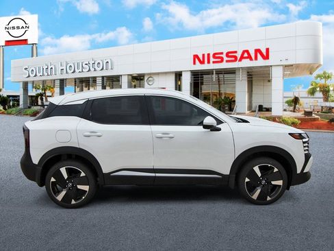 New 2025 Nissan Kicks SR image 5