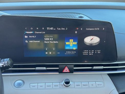 Used 2024 Hyundai Elantra Limited image 24