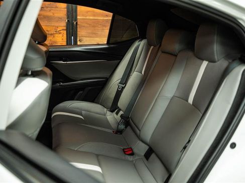 Used 2025 Toyota Camry SE w/ Convenience Package image 10