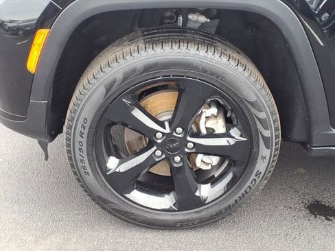 Used 2023 Jeep Grand Cherokee L Limited w/ Black Appearance Package image 32