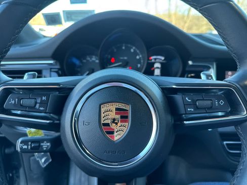 Used 2024 Porsche Macan image 10