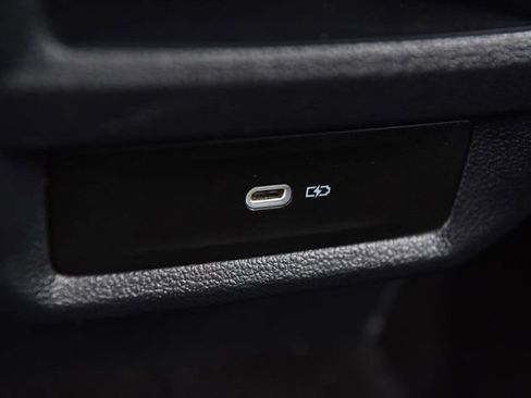 Certified 2023 Volkswagen Taos SE w/ Panoramic Sunroof Package image 23