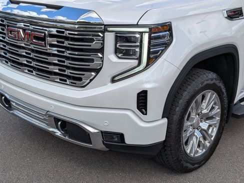 Used 2023 GMC Sierra 1500 Denali w/ Technology Package AWD/4WD image 9