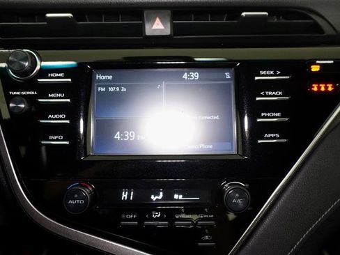 Used 2018 Toyota Camry SE image 15