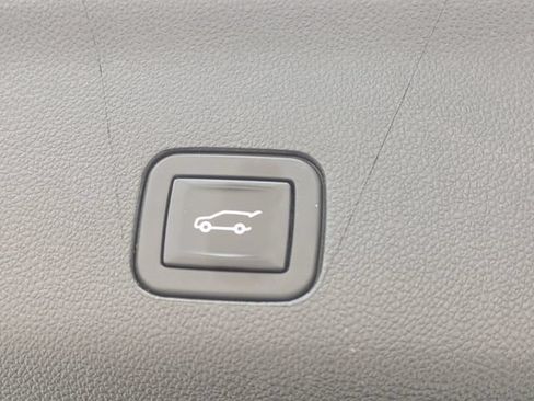 Used 2022 GMC Yukon Denali w/ Denali Ultimate Package RWD image 16