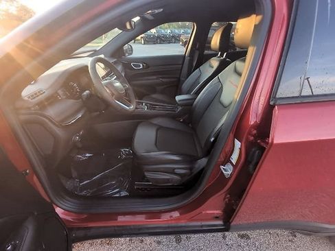 Used 2025 Jeep Compass Trailhawk AWD/4WD image 13