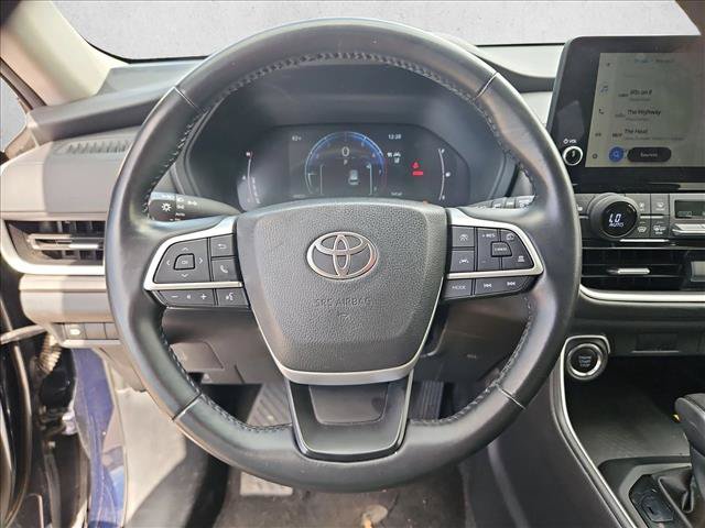Used 2025 Toyota Grand Highlander AWD image 14