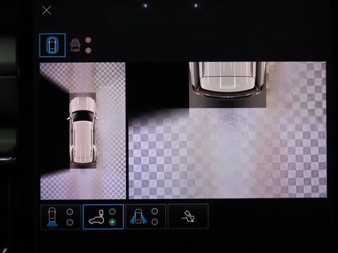 Used 2025 GMC Yukon Denali w/ Sun & Power Step Package AWD/4WD image 16