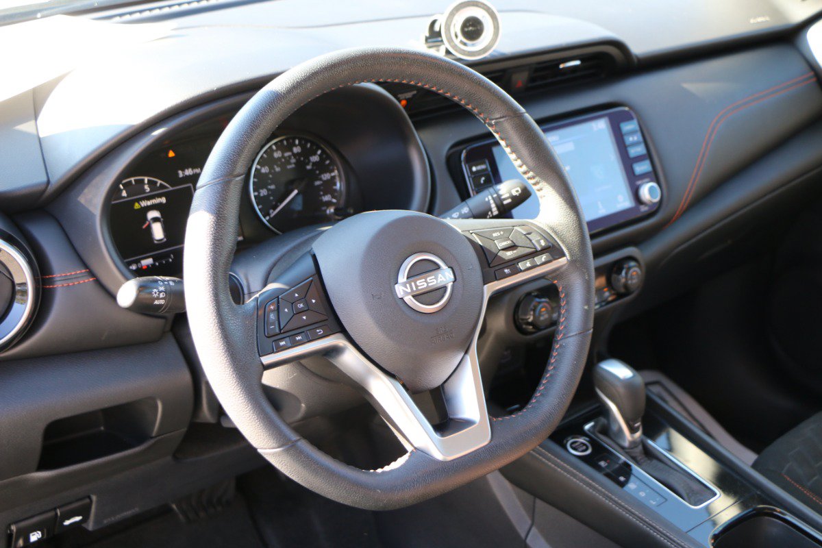 Used 2022 Nissan Kicks SR w/ Interior Electronics Package FWD image 18