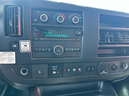Used 2021 GMC Savana 3500 Extended w/ Power Convenience Package RWD image 17
