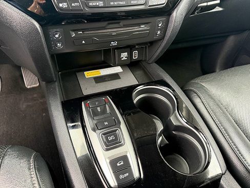 Used 2019 Honda Pilot Touring image 16