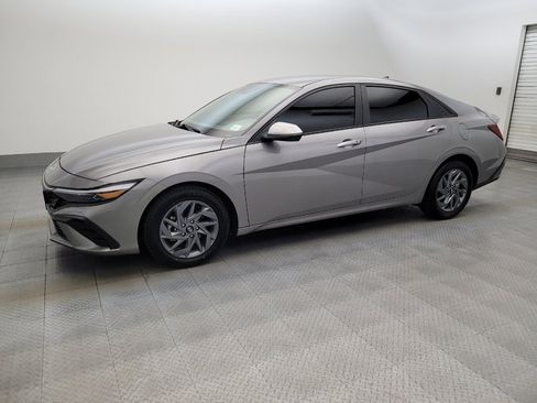 Used 2024 Hyundai Elantra SEL FWD image 2